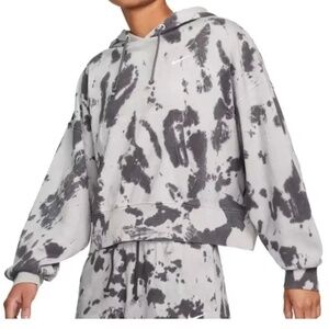 Nike women’s hoodie medium.